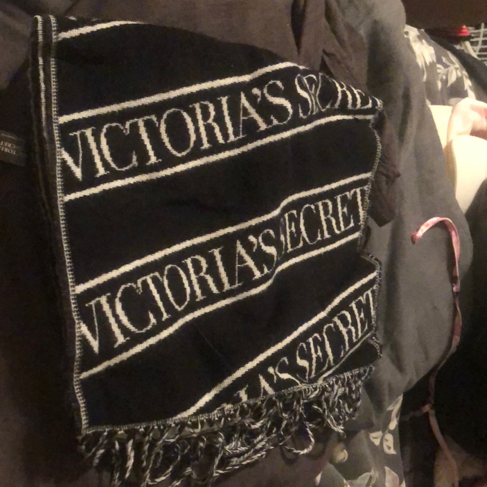 Victoria's Secret Black and White Scarf